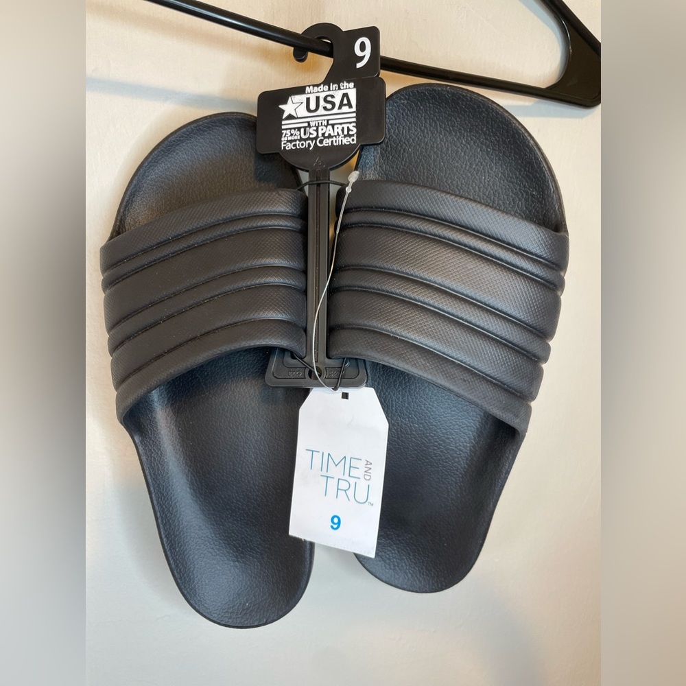 Men’s Slides Size 9